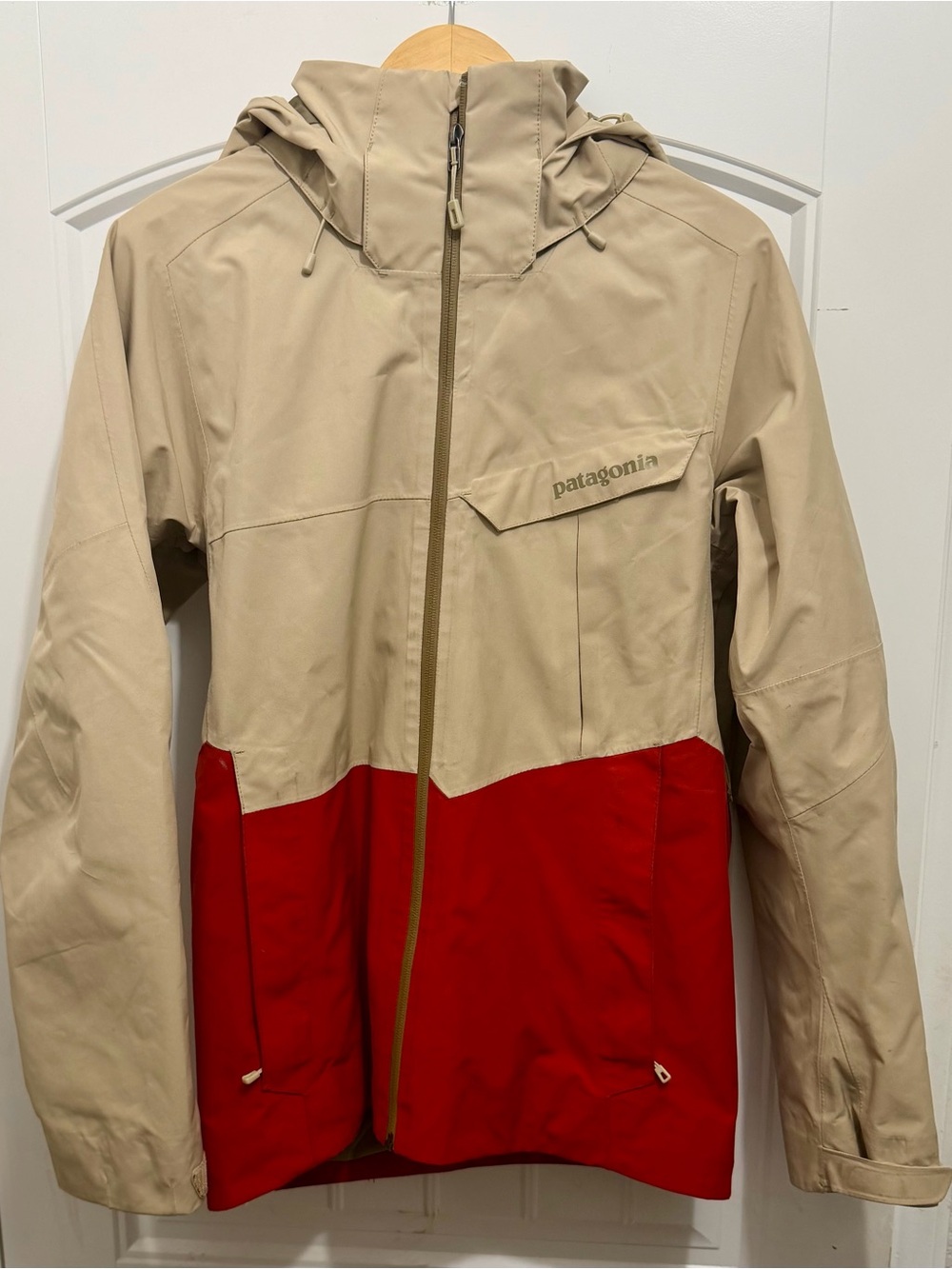 Patagonia Men’s Powder Bowl Jacket, Beige/Red Color Block, Size XS, 31390